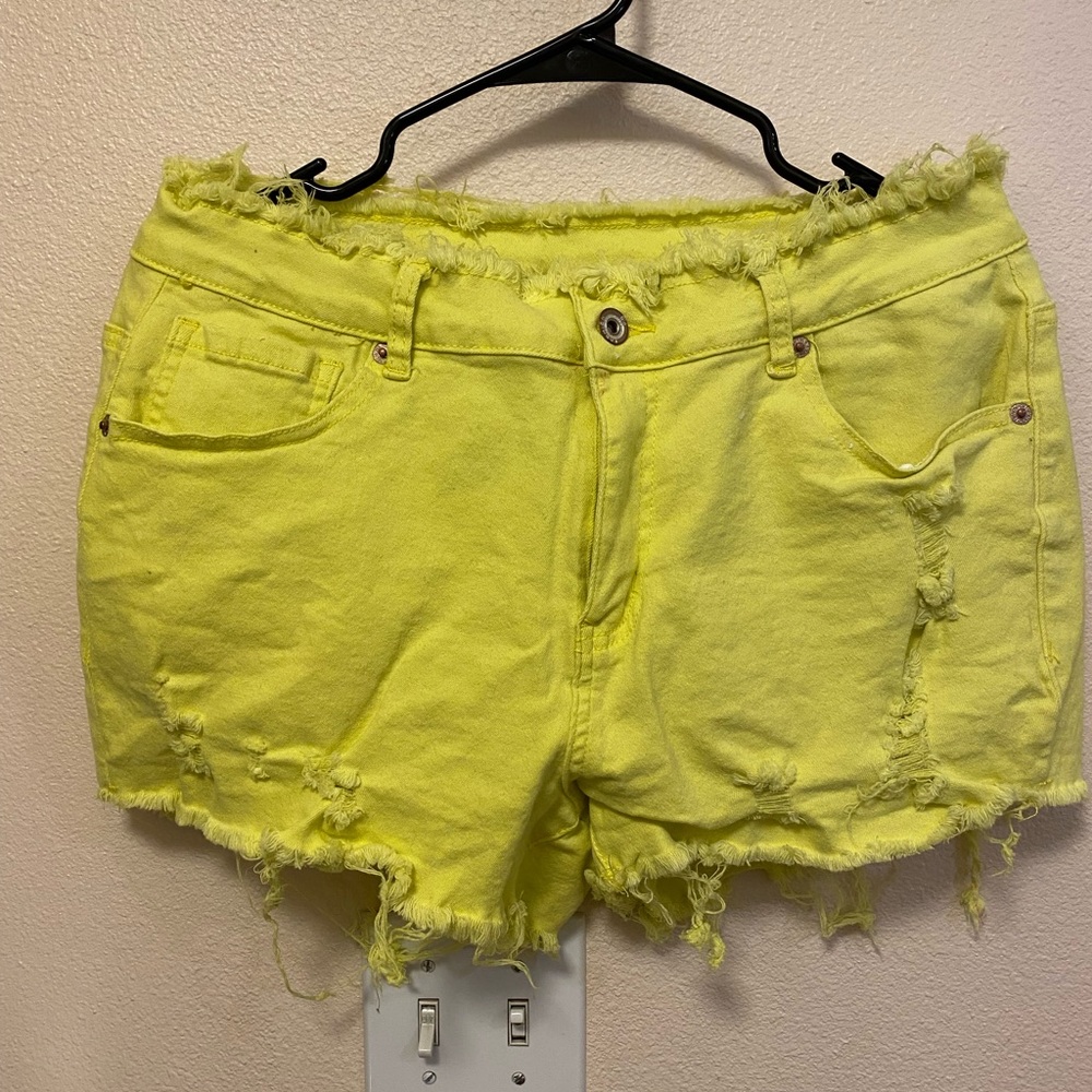 Stretchy form fitting shorts